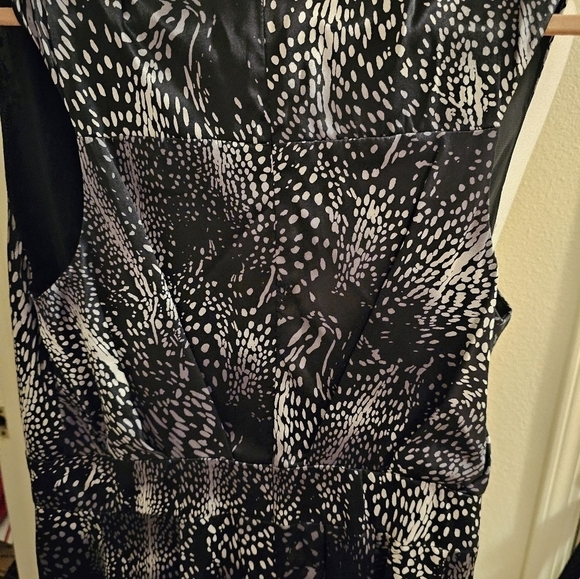 Kenneth Cole NY 100% Silk Print Faux Wrap Pocket Dress Women Size L - Picture 2 of 5